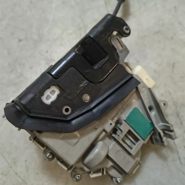 Serratura porta anteriore destra