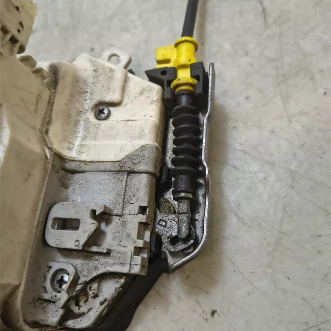 Serratura porta anteriore destra