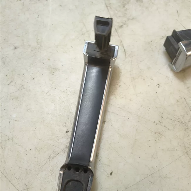 Maniglia porta posteriore sinistra primer