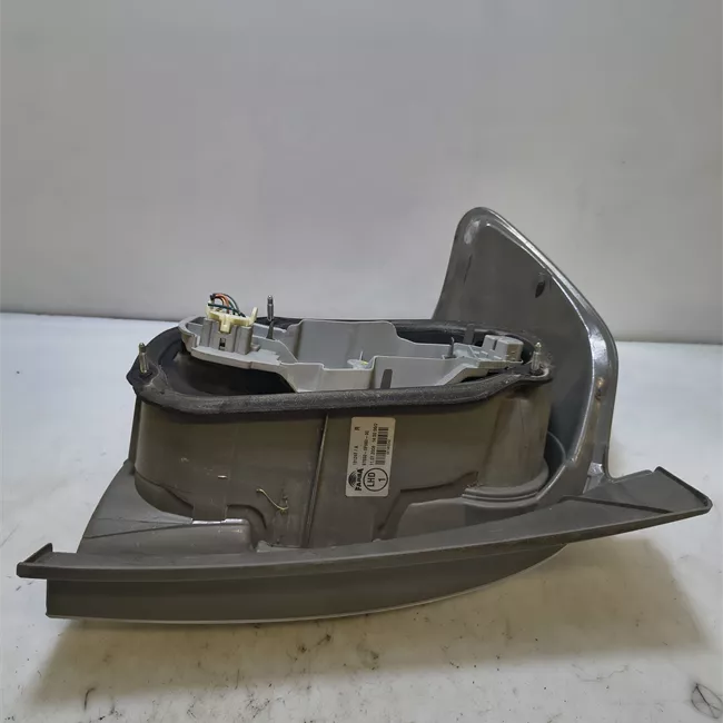 Fanale posteriore destro 07>