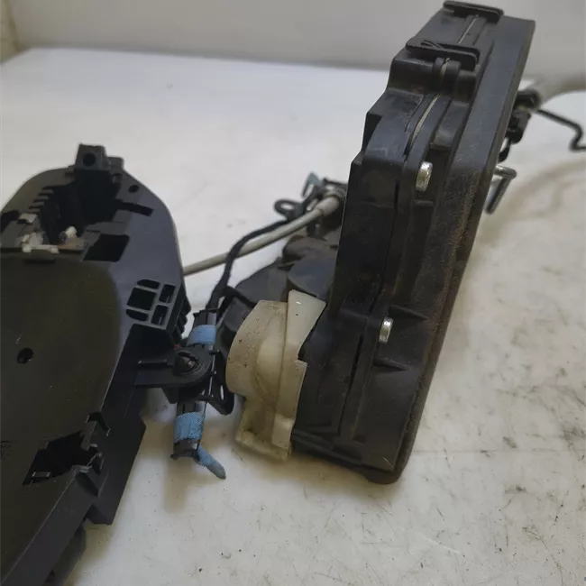 Serratura porta anteriore sinistra