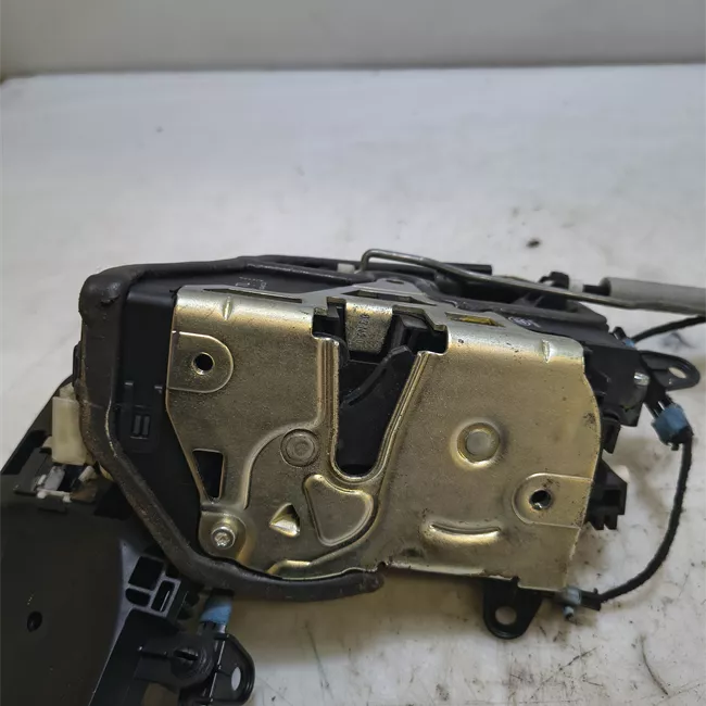 Serratura porta anteriore sinistra