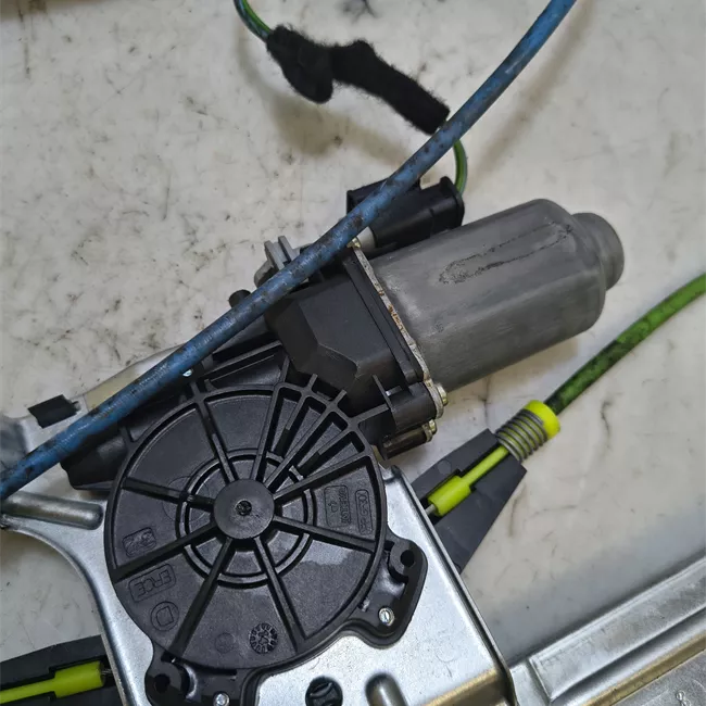 Alzacristallo elettrico porta anteriore con motorino destro