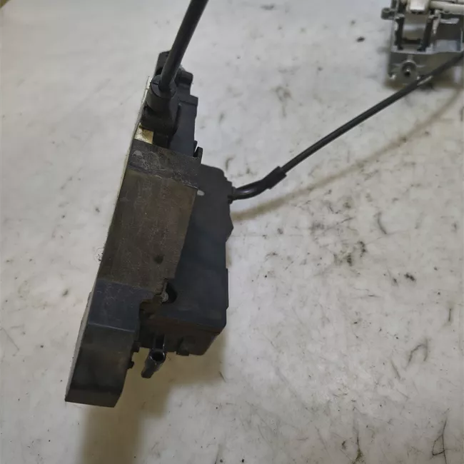 Serratura porta anteriore destra