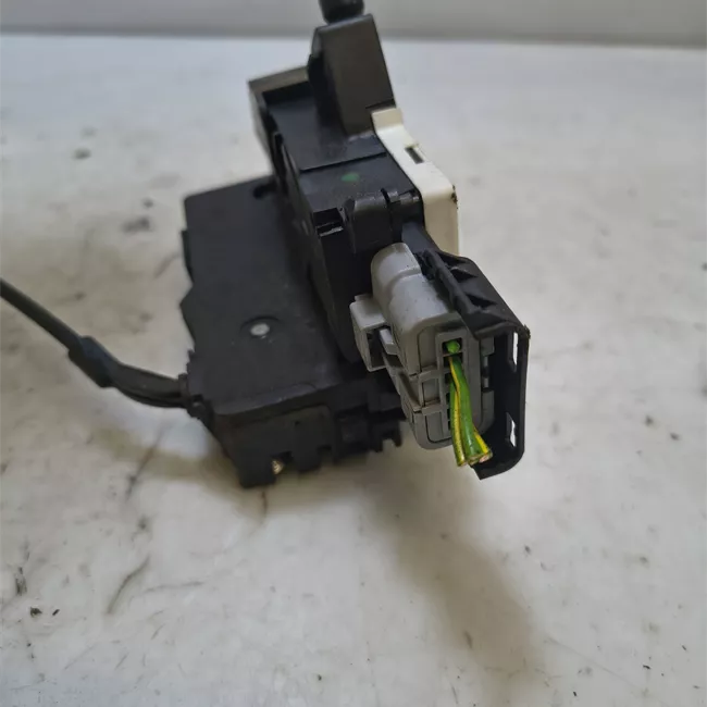 Serratura porta anteriore destra