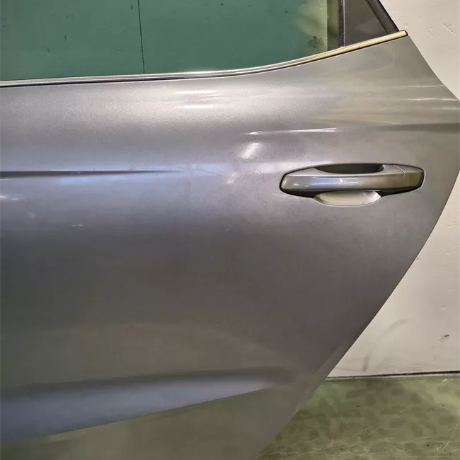 Porta posteriore sinistra con metà cerniere