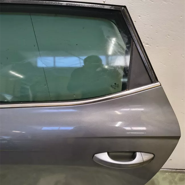 Porta posteriore sinistra con metà cerniere