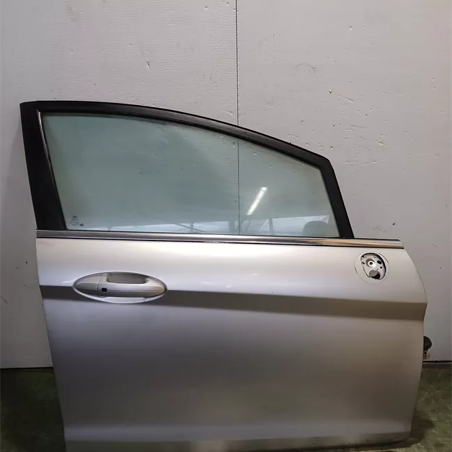 Porta anteriore destra