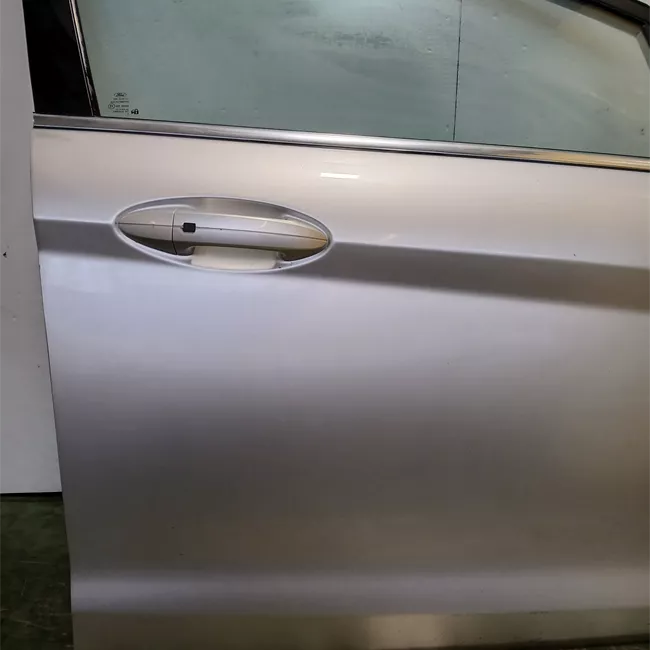 Porta anteriore destra