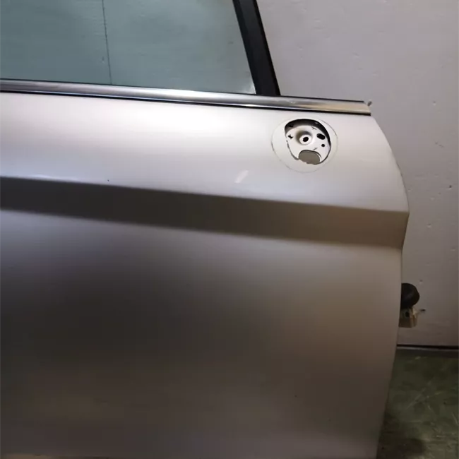 Porta anteriore destra