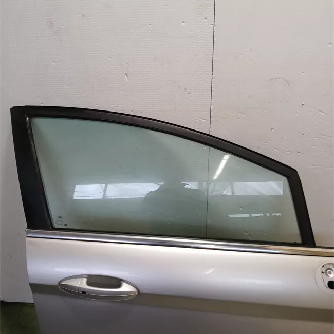 Porta anteriore destra