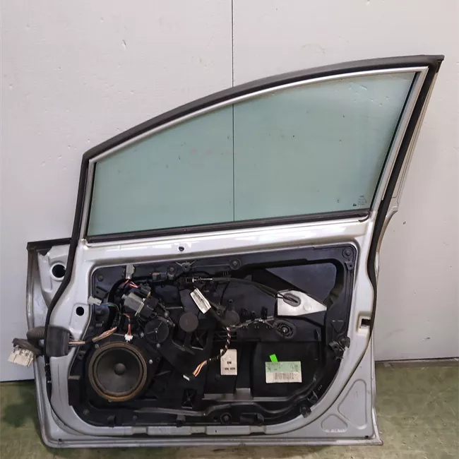 Porta anteriore destra