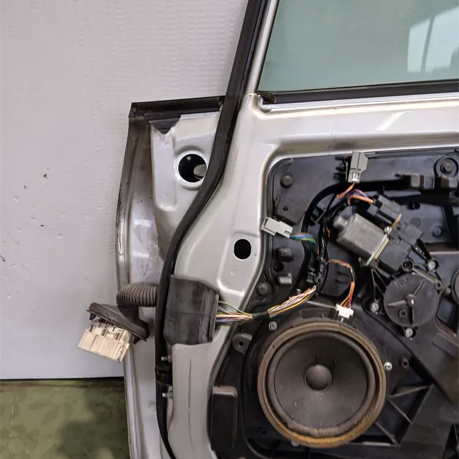 Porta anteriore destra