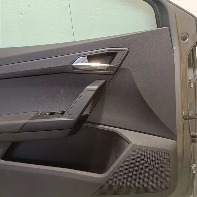 Porta anteriore sinistra con metà cerniere