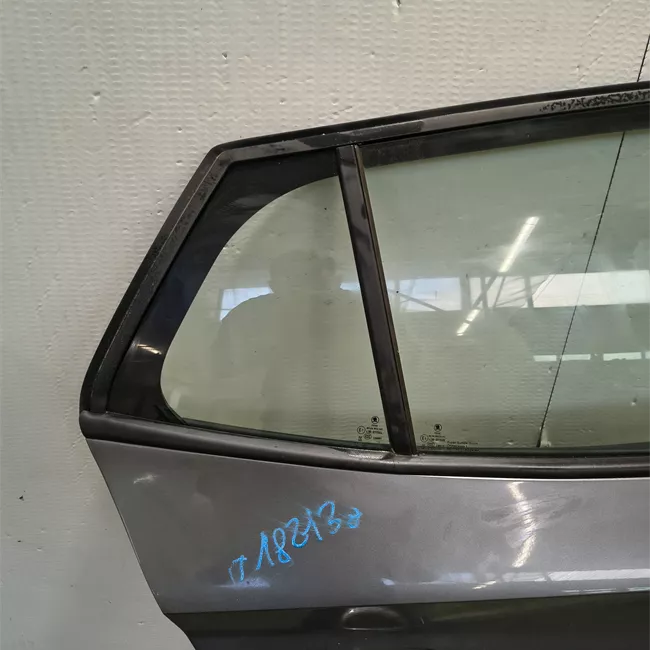 Porta posteriore destra con metà cerniere