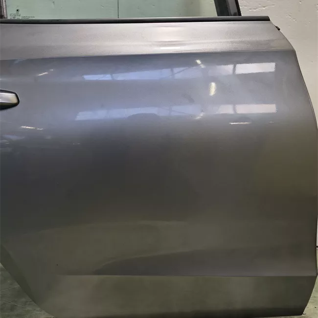 Porta posteriore destra con metà cerniere