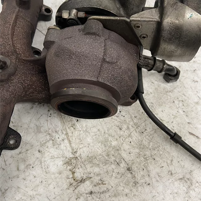 Turbocompressore con collettore scarico