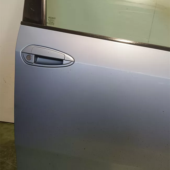 Porta anteriore destra