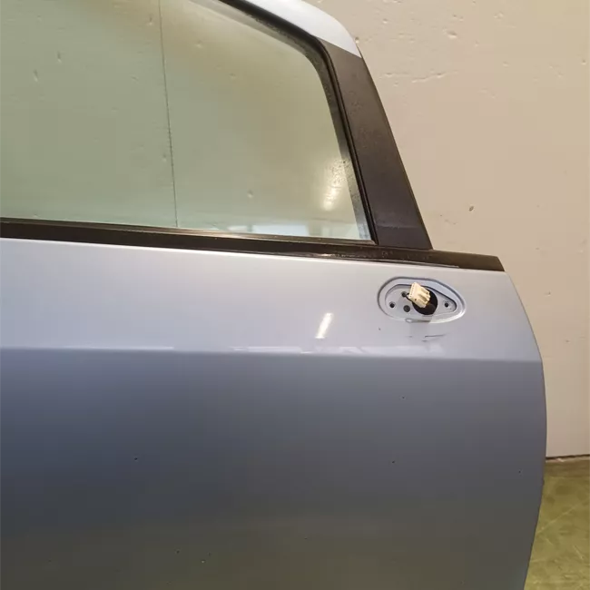 Porta anteriore destra