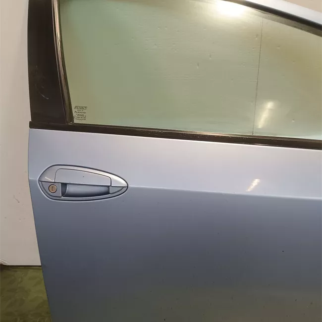 Porta anteriore destra