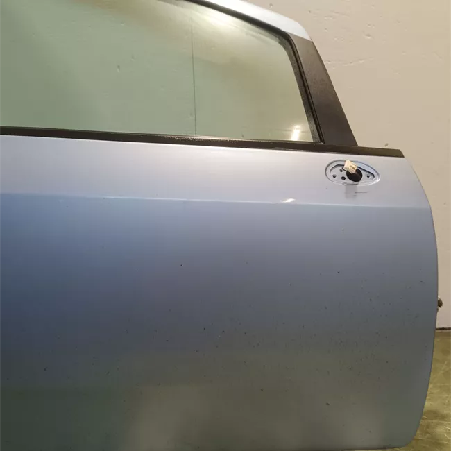 Porta anteriore destra