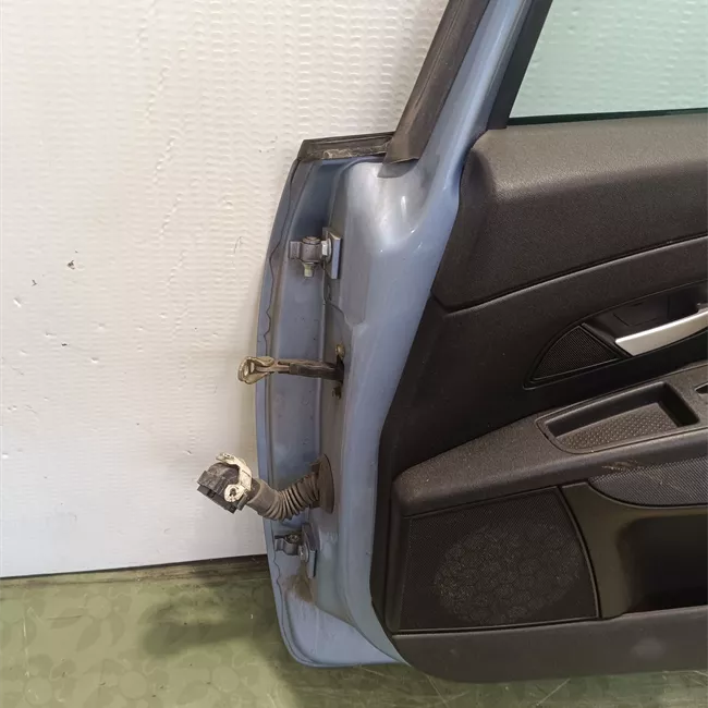 Porta anteriore destra