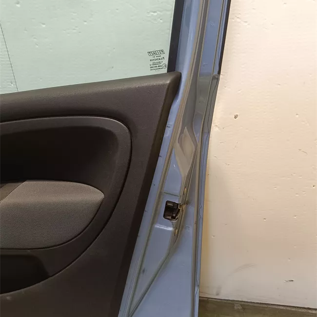 Porta anteriore destra