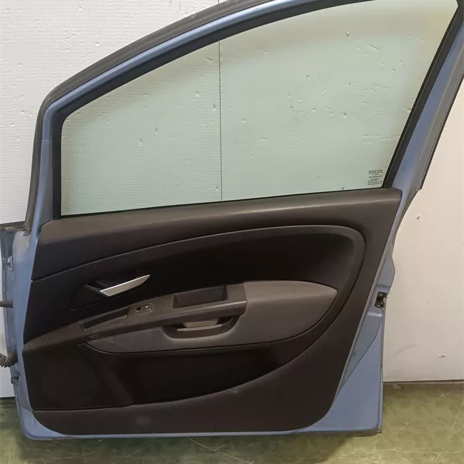 Porta anteriore destra