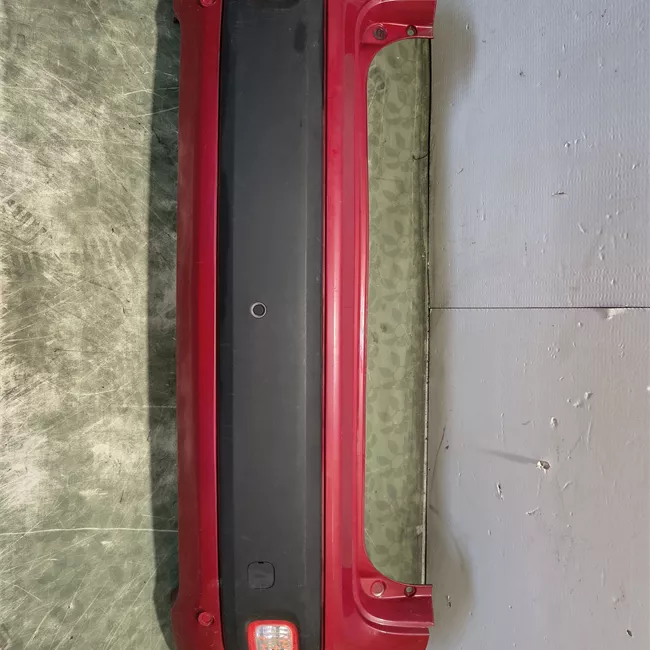 Paraurti posteriore con sensori parcheggio