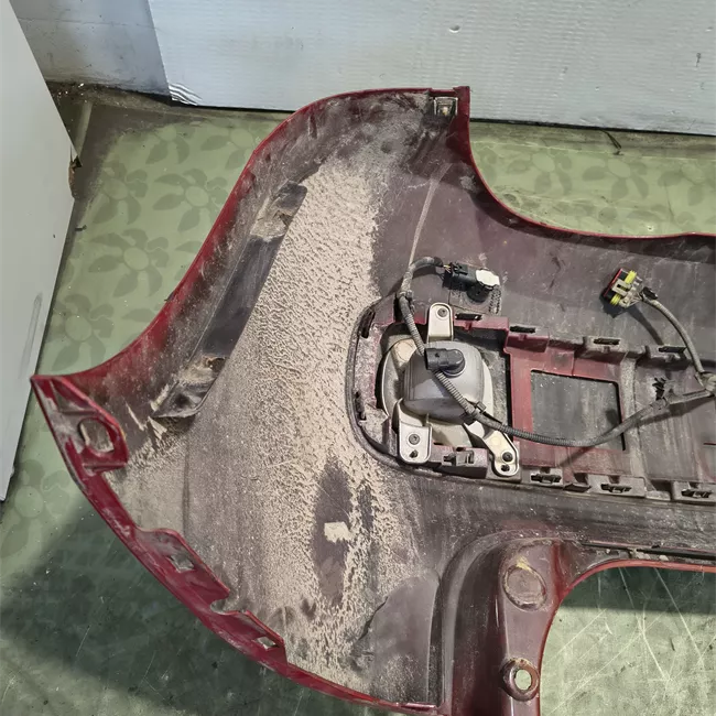 Paraurti posteriore con sensori parcheggio