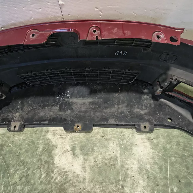 Paraurti anteriore con primer