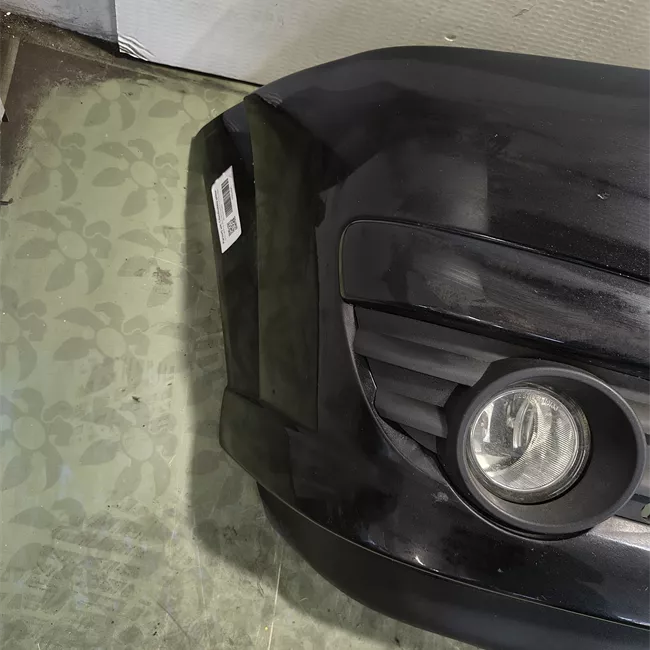 Paraurti anteriore con fendinebbia primer