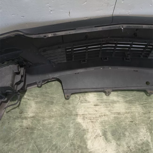 Paraurti anteriore con fendinebbia primer