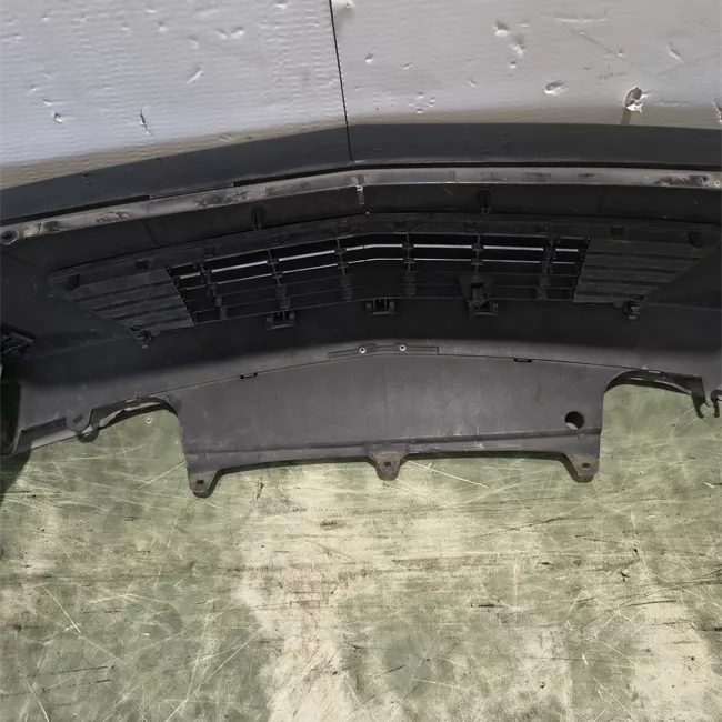 Paraurti anteriore con fendinebbia primer