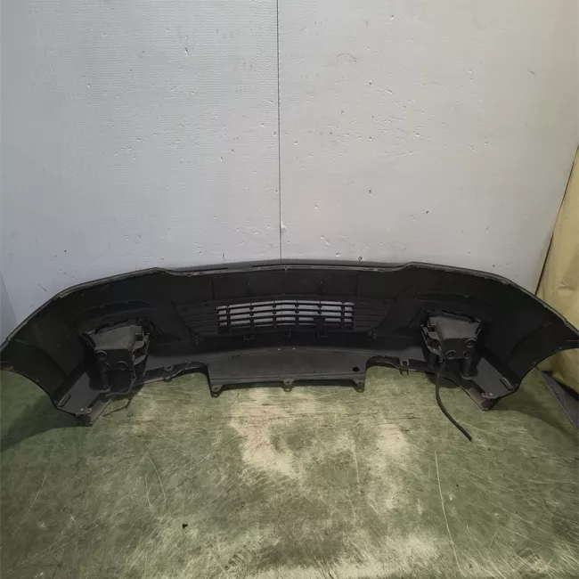 Paraurti anteriore con fendinebbia primer