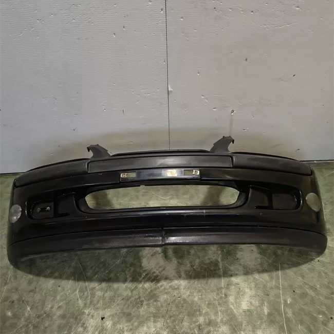 Paraurti anteriore con proiettori antinebbia primer