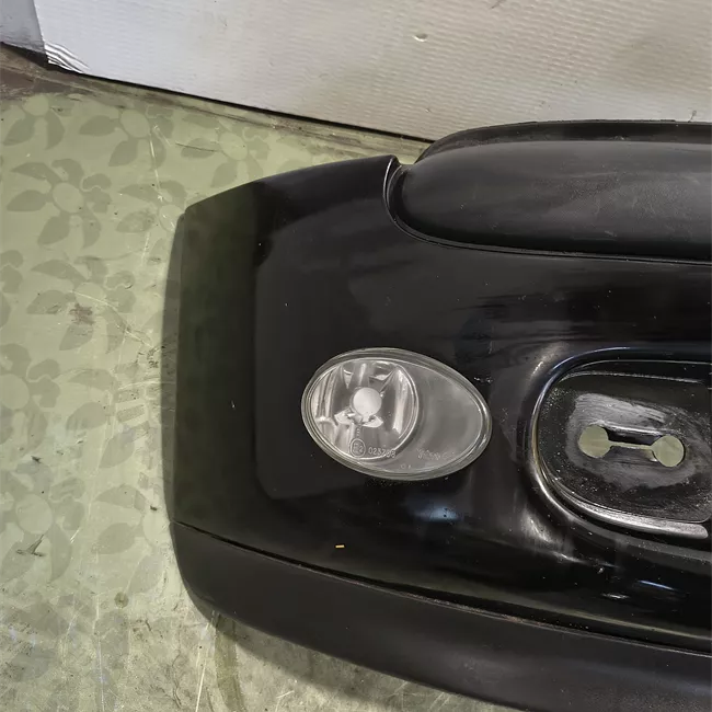 Paraurti anteriore con proiettori antinebbia primer