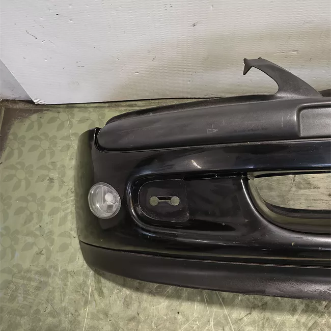 Paraurti anteriore con proiettori antinebbia primer