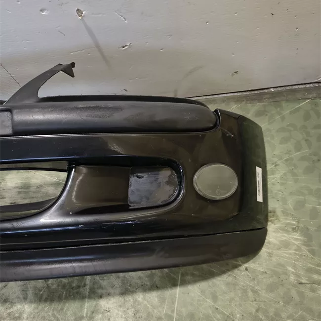 Paraurti anteriore con proiettori antinebbia primer