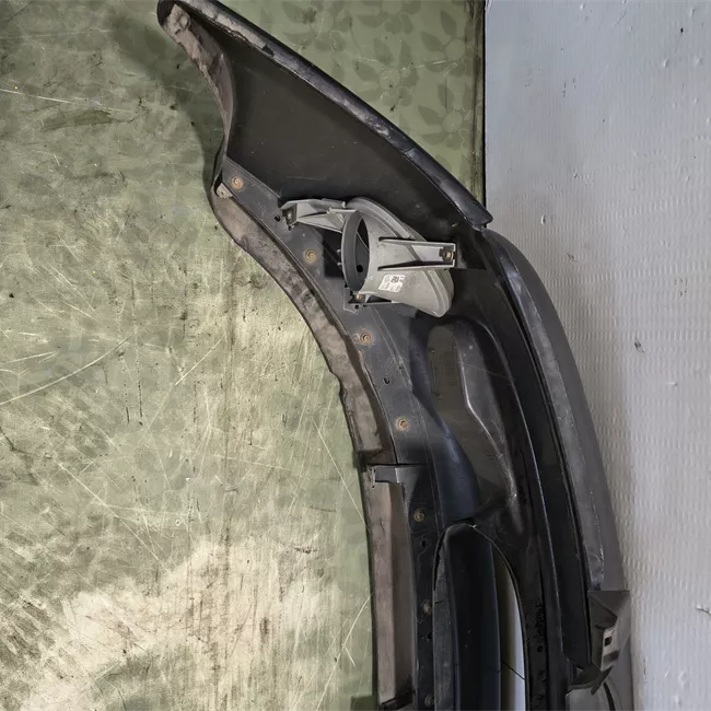 Paraurti anteriore con proiettori antinebbia primer