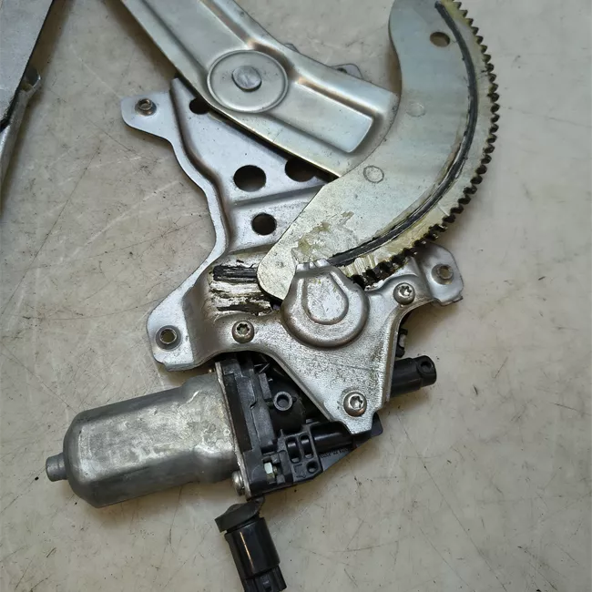 Alzacristallo elettrico porta anteriore sinistro