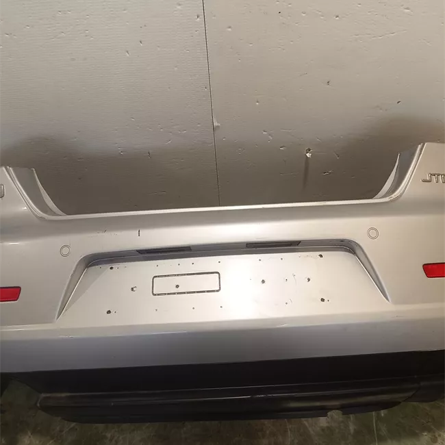 Paraurti posteriore con sensore parchiusura con primer