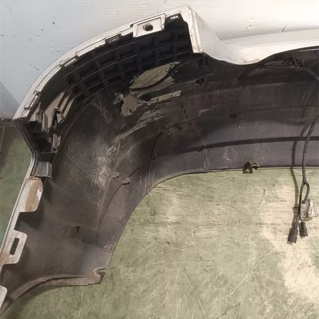 Paraurti posteriore con sensore parchiusura con primer