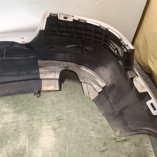 Paraurti posteriore con sensore parchiusura con primer