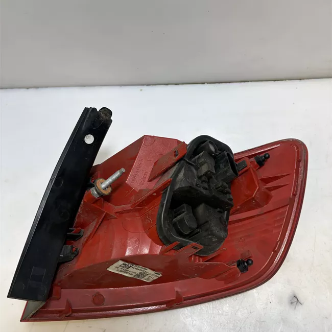 Fanale posteriore parte esterno sinistro