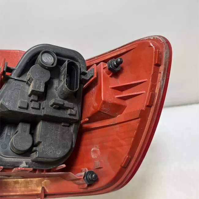 Fanale posteriore parte esterno sinistro