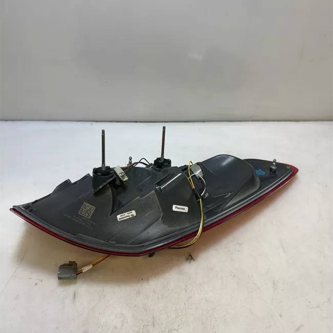 Fanale posteriore parte esterno sinistro Led