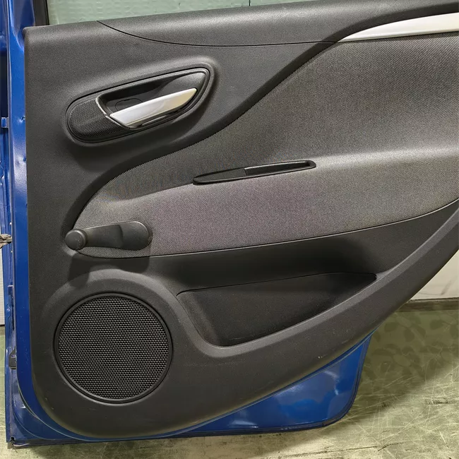 Porta posteriore destra