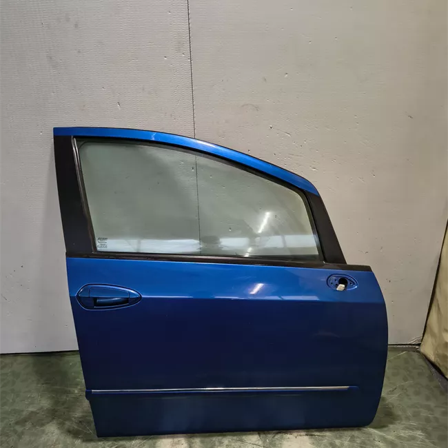 Porta anteriore destra