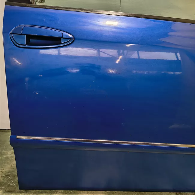 Porta anteriore destra